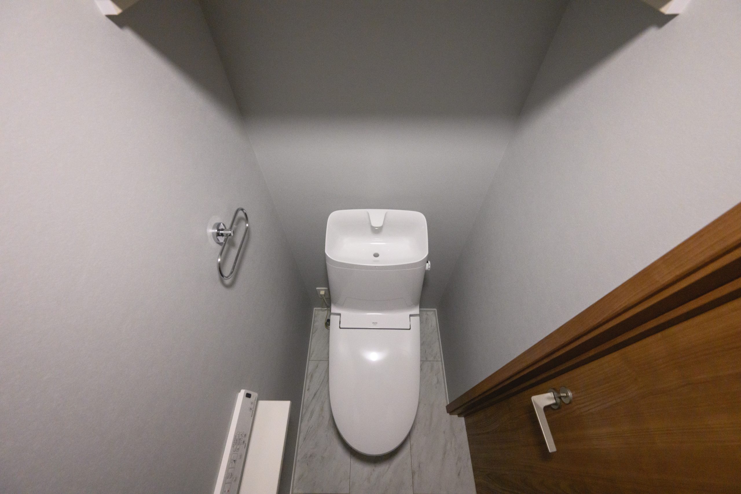 シャワートイレ付き