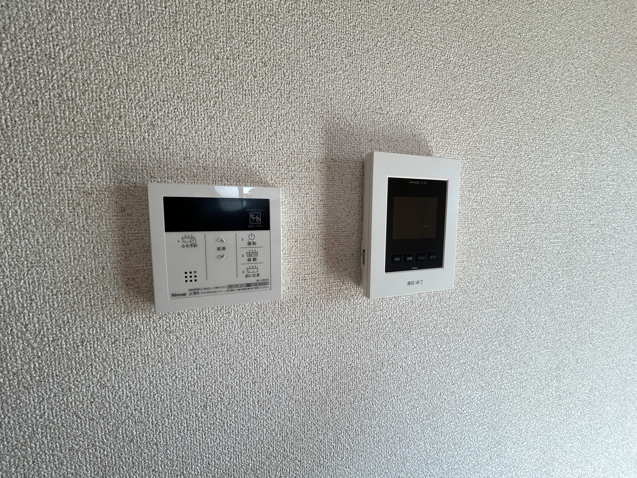 カメラモニター付きのインターフォン