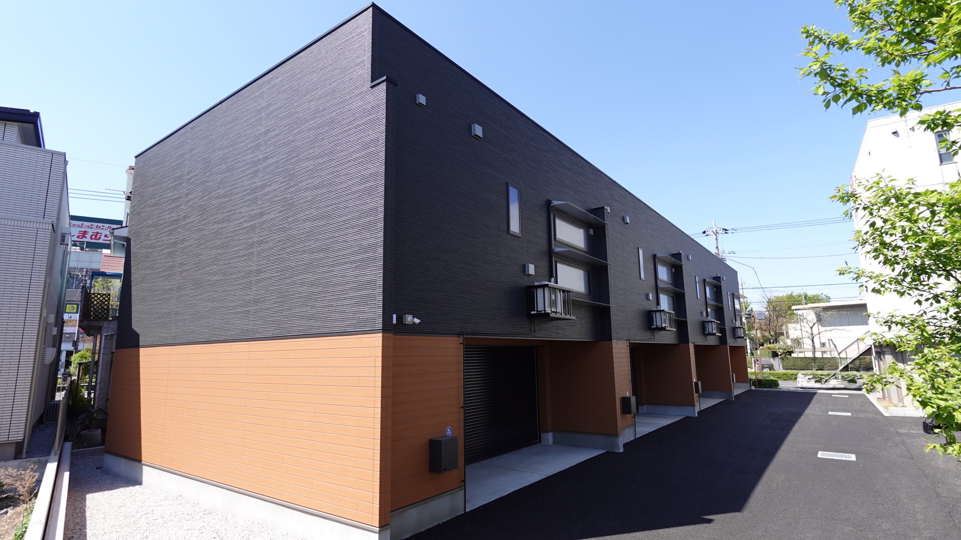 東京都武蔵野市のガレージハウス「bell Courage（ベル クラージュ）の外観②
