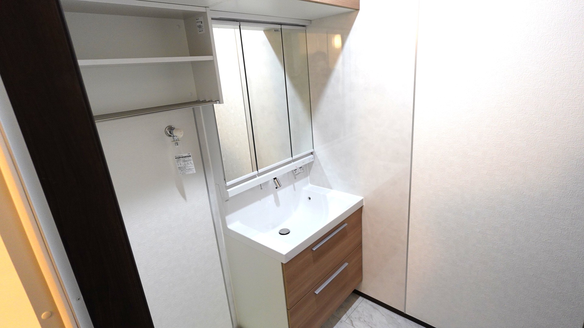 収納スペースが豊富な洗面化粧台
