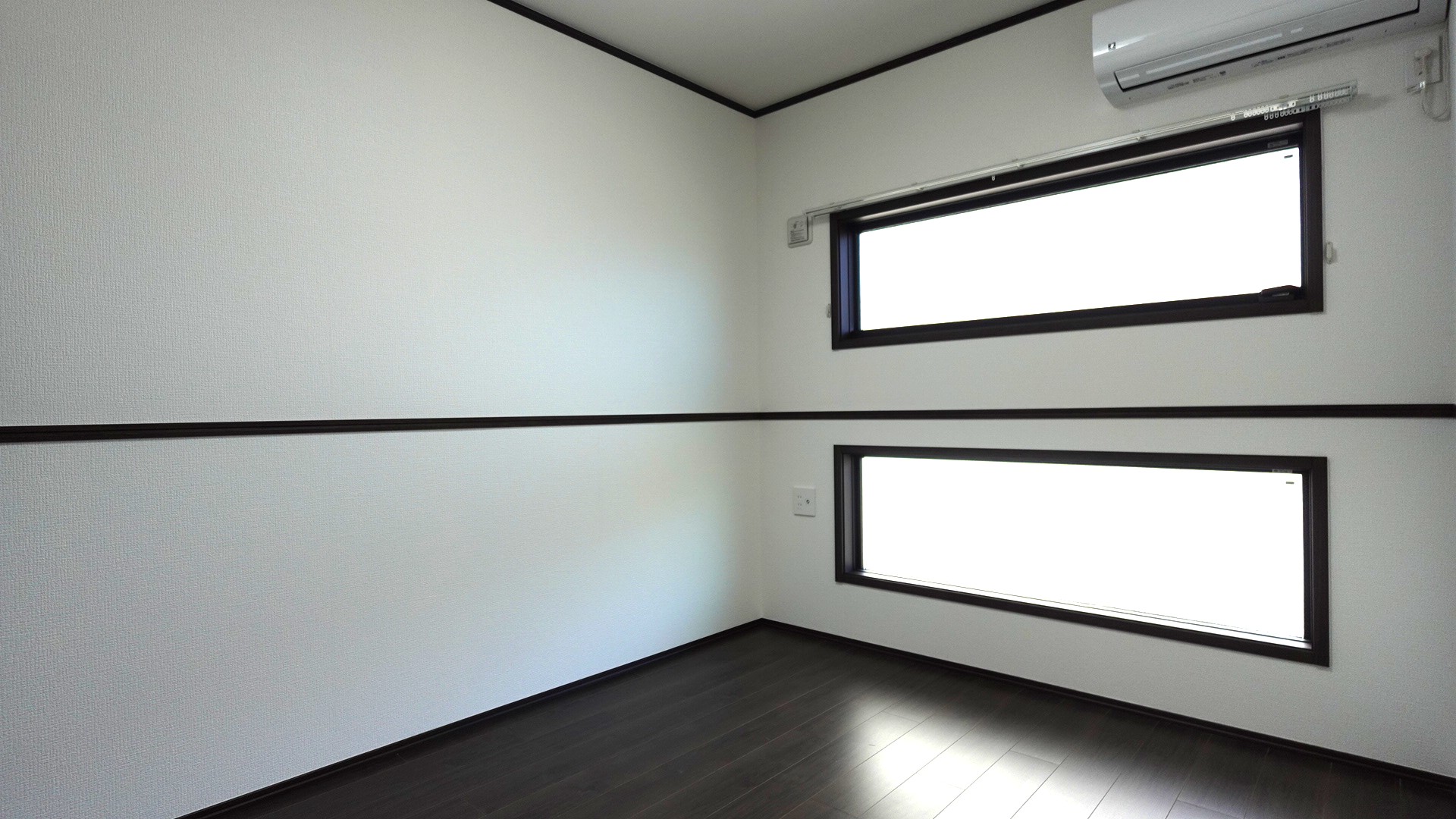 4.8帖の洋室にはオシャレな大きな窓
