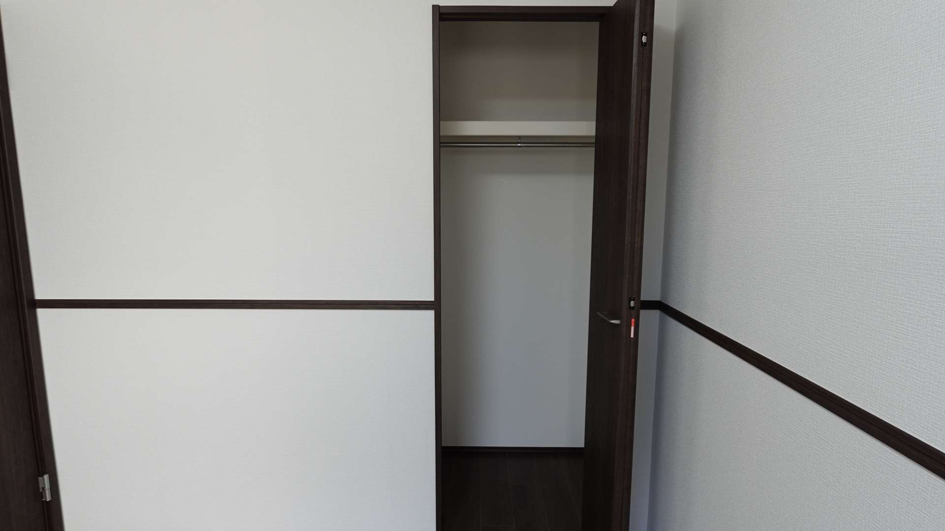 4.8帖の洋室にある収納スペース
