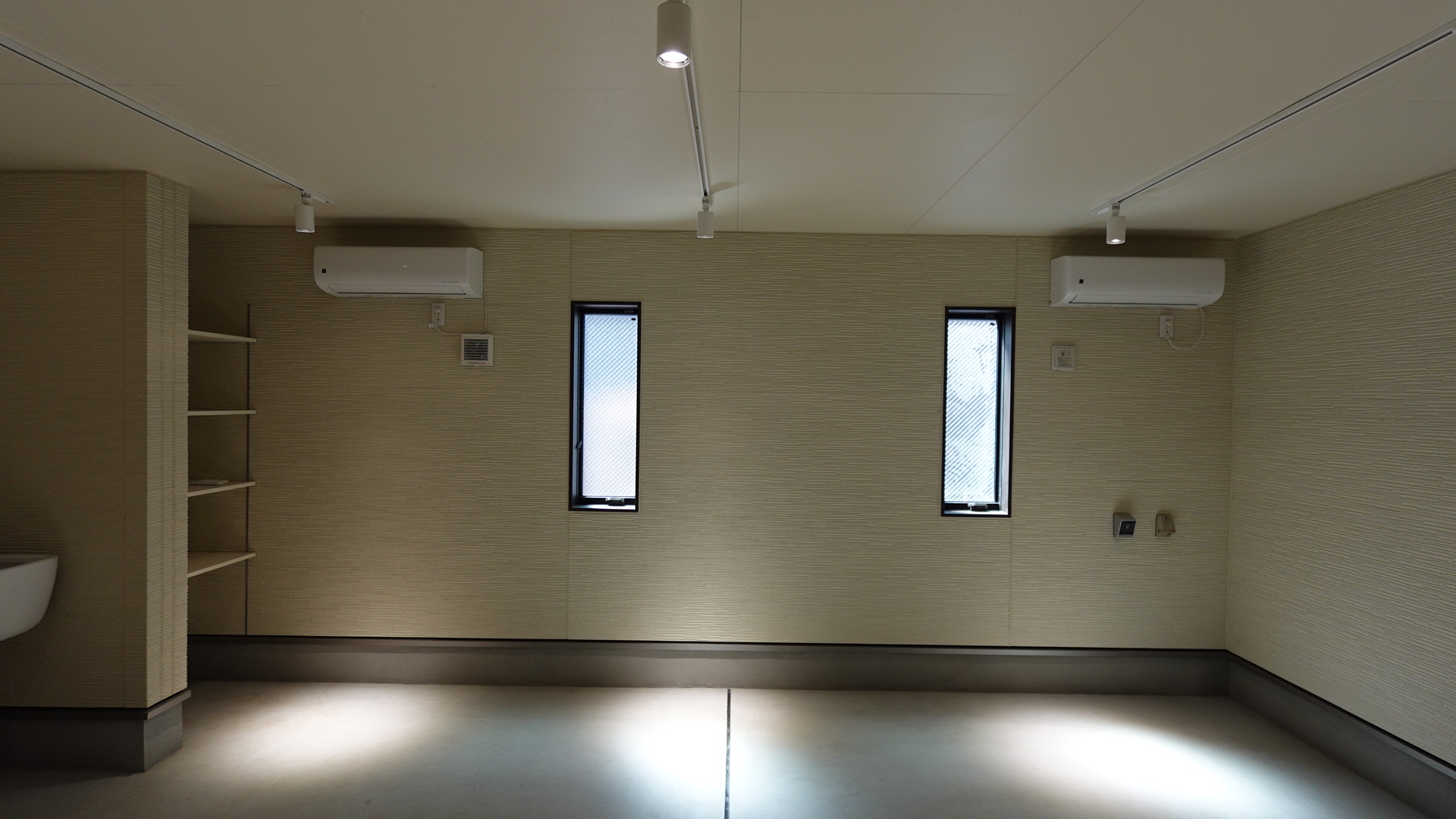 ガレージスペースにはエアコンが標準装備
