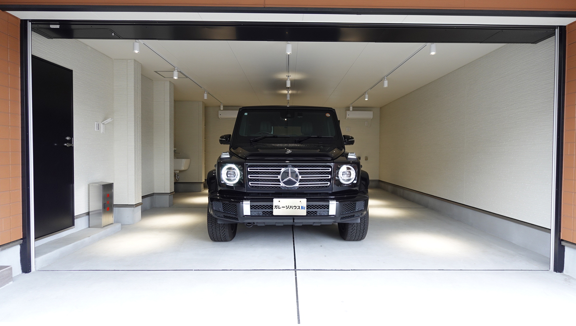 ガレージスペースにゲレンデをとめた状態
