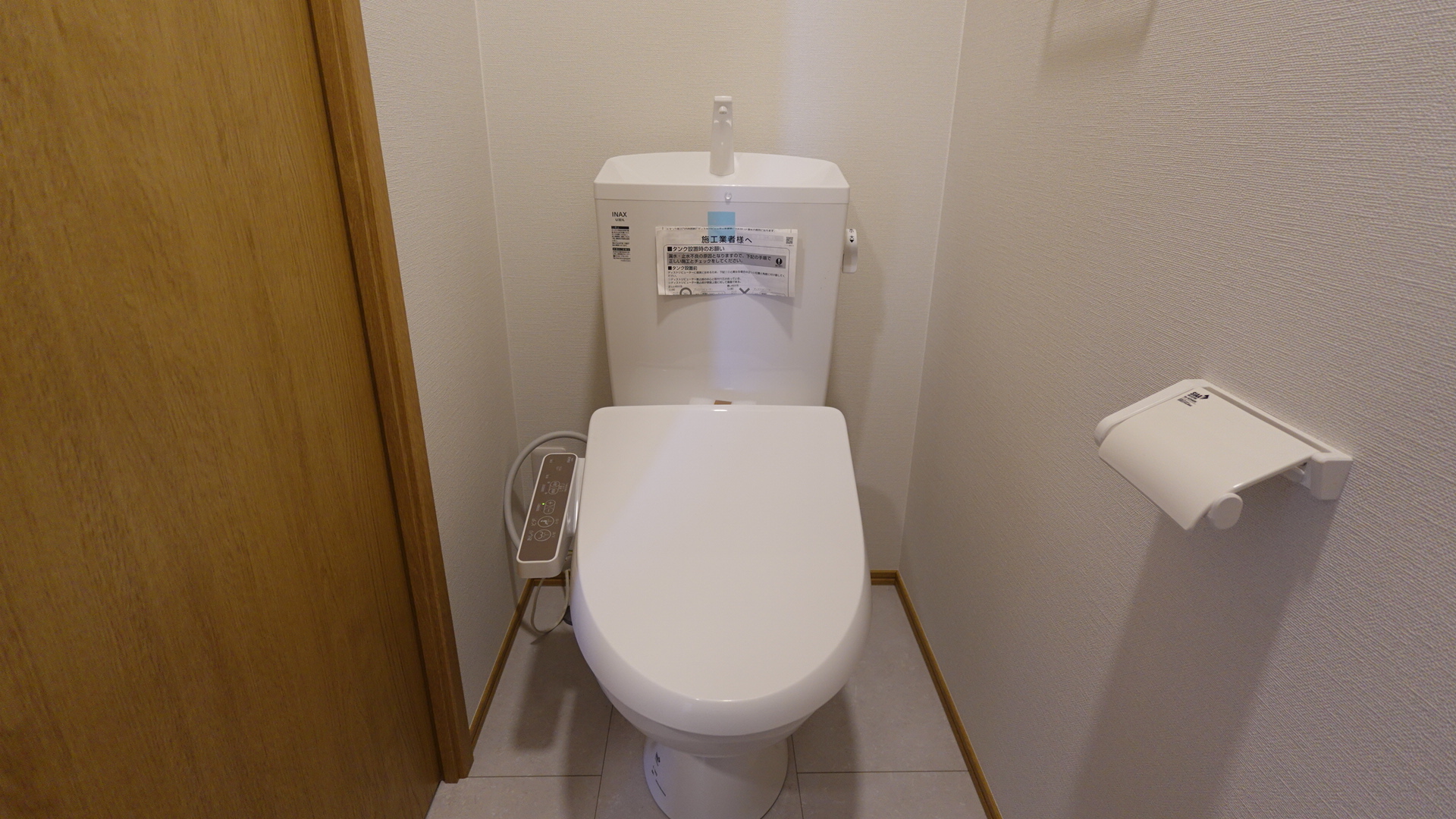 シャワートイレ付き
