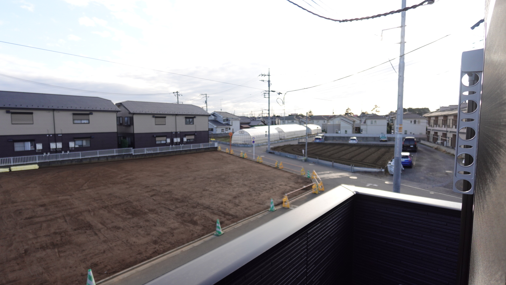 壁面物干しのあるバルコニー
