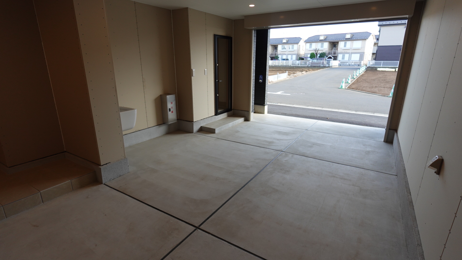 ガレージスペースから居室スペースへの出入りも可能です
