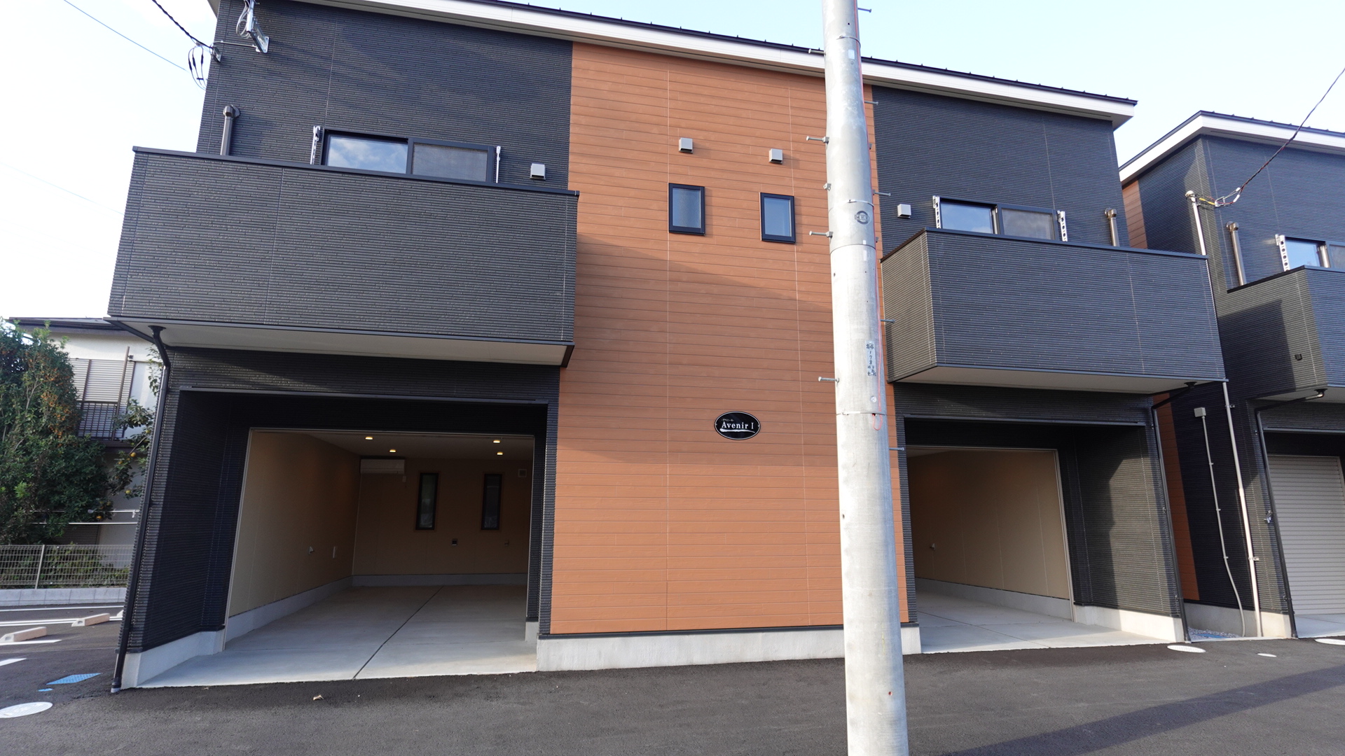 埼玉県三芳町のガレージハウス「アベニール」の外観③
