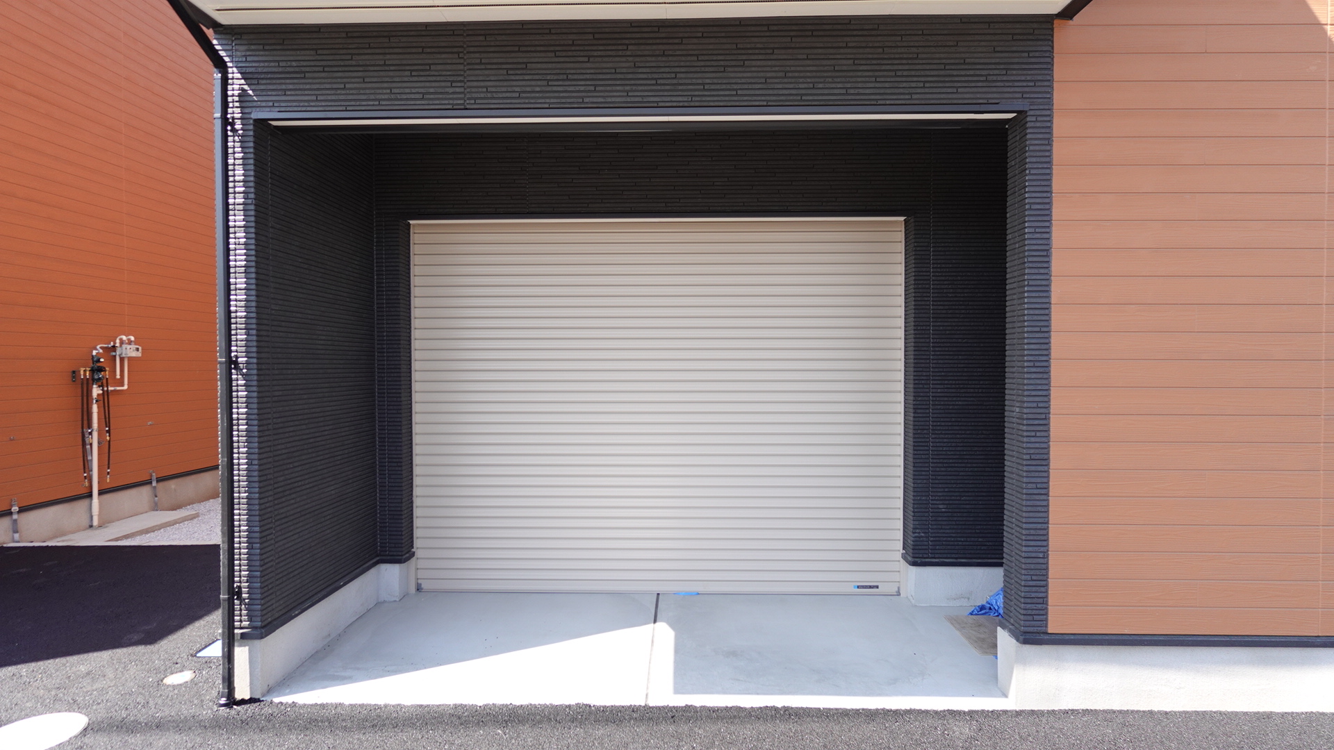 ガレージのシャッターを降ろした状態
