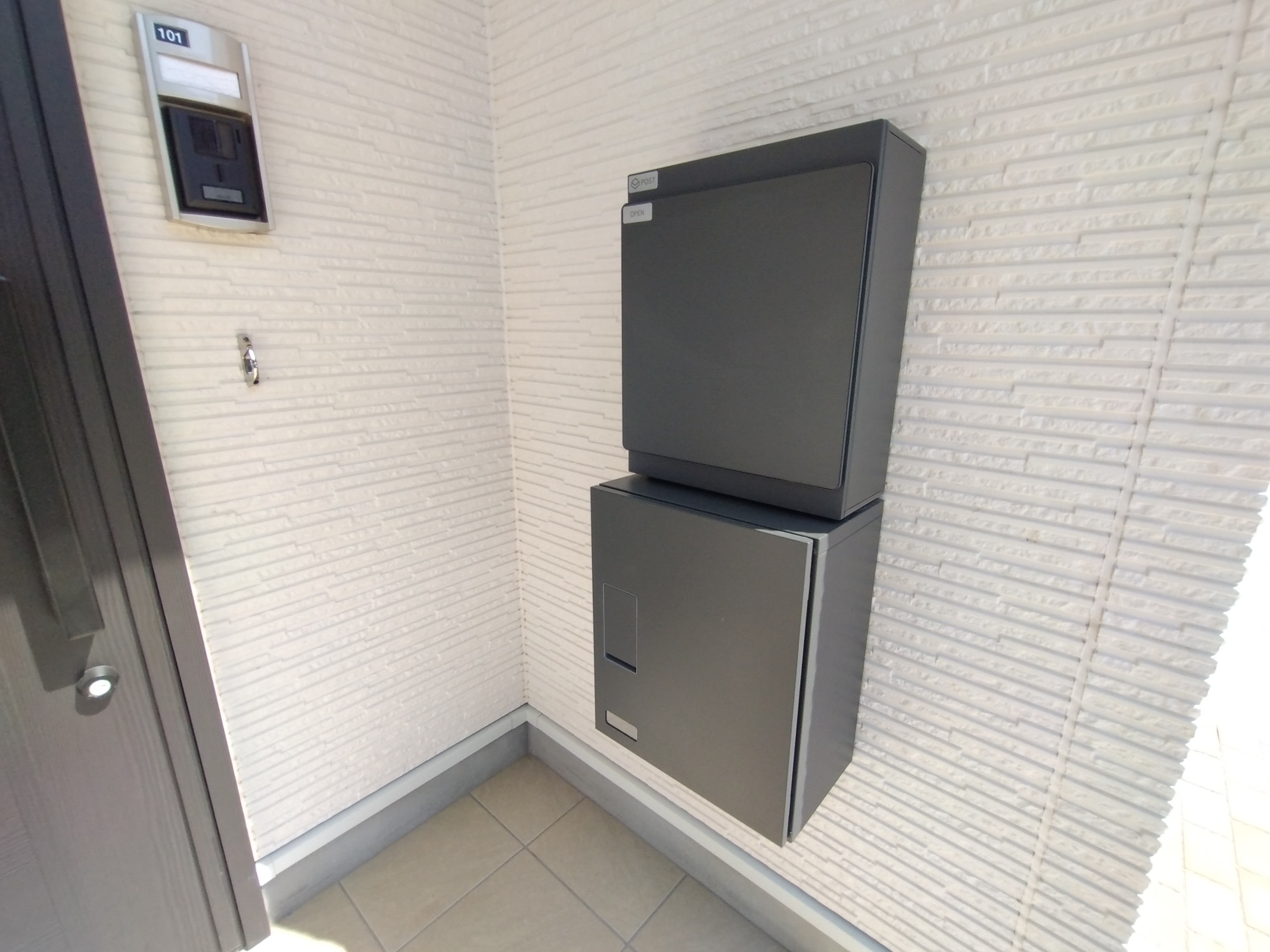 各戸に専用の宅配ボックス付き