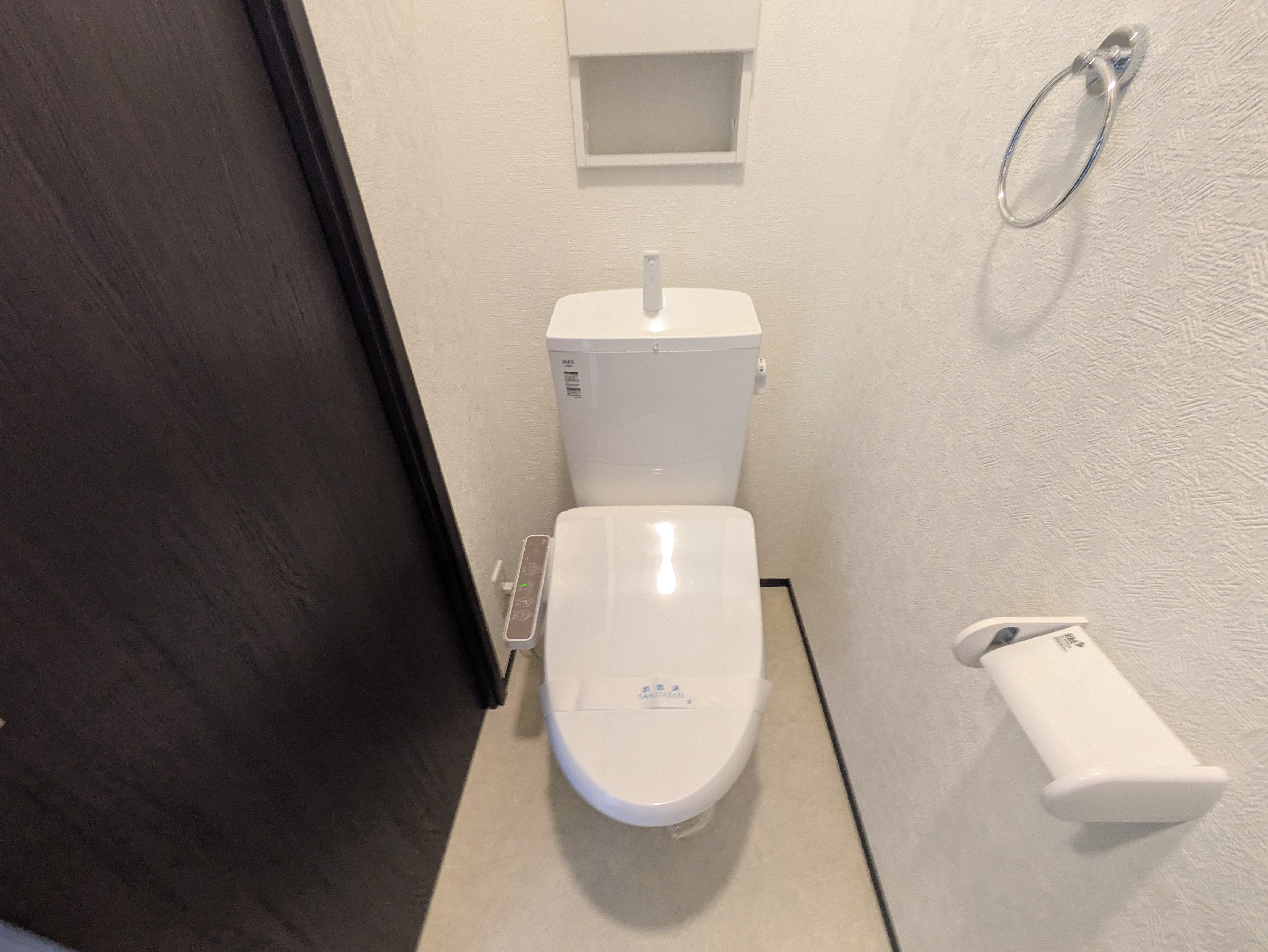 シャワートイレ付