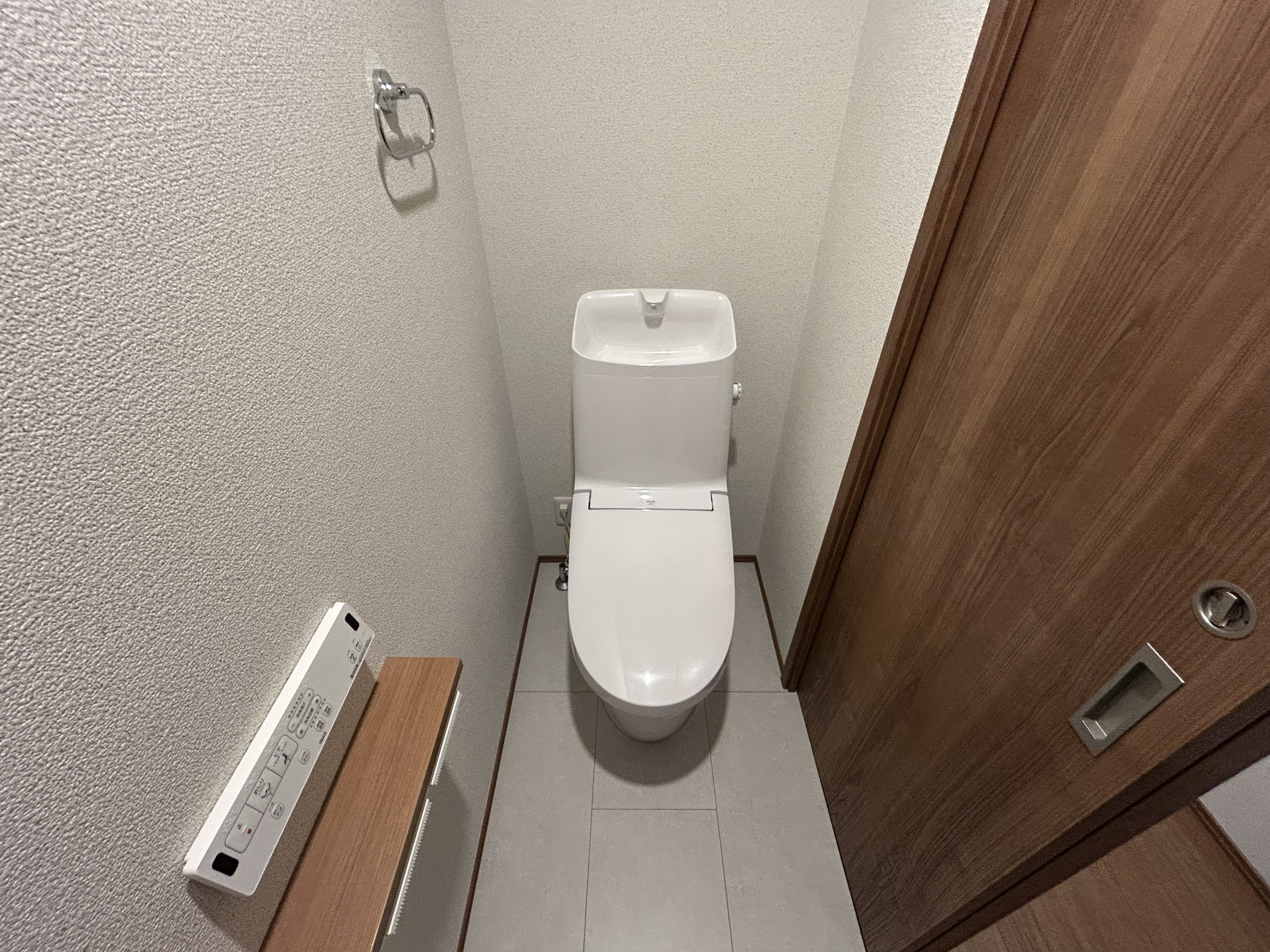 シャワートイレ付き