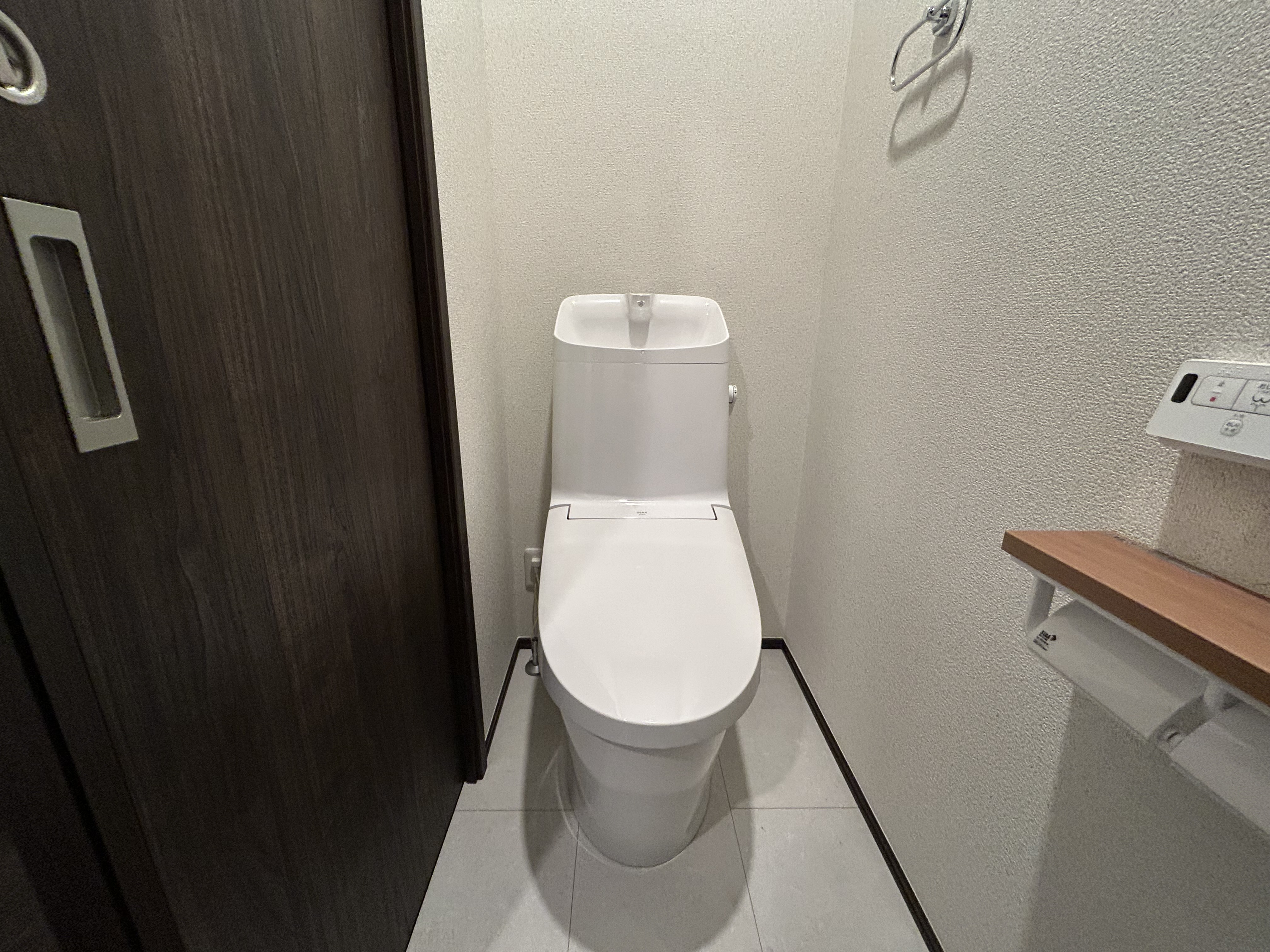 シャワートイレ付き