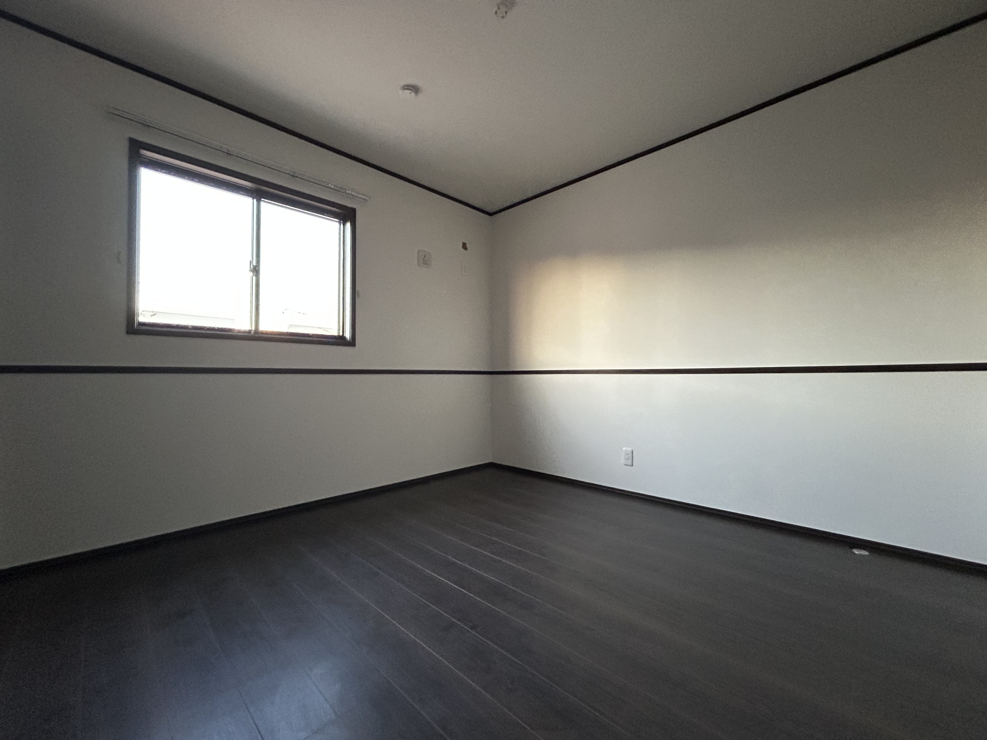 直射日光による眩しさや影の影響が少なく、勉強部屋に向いています