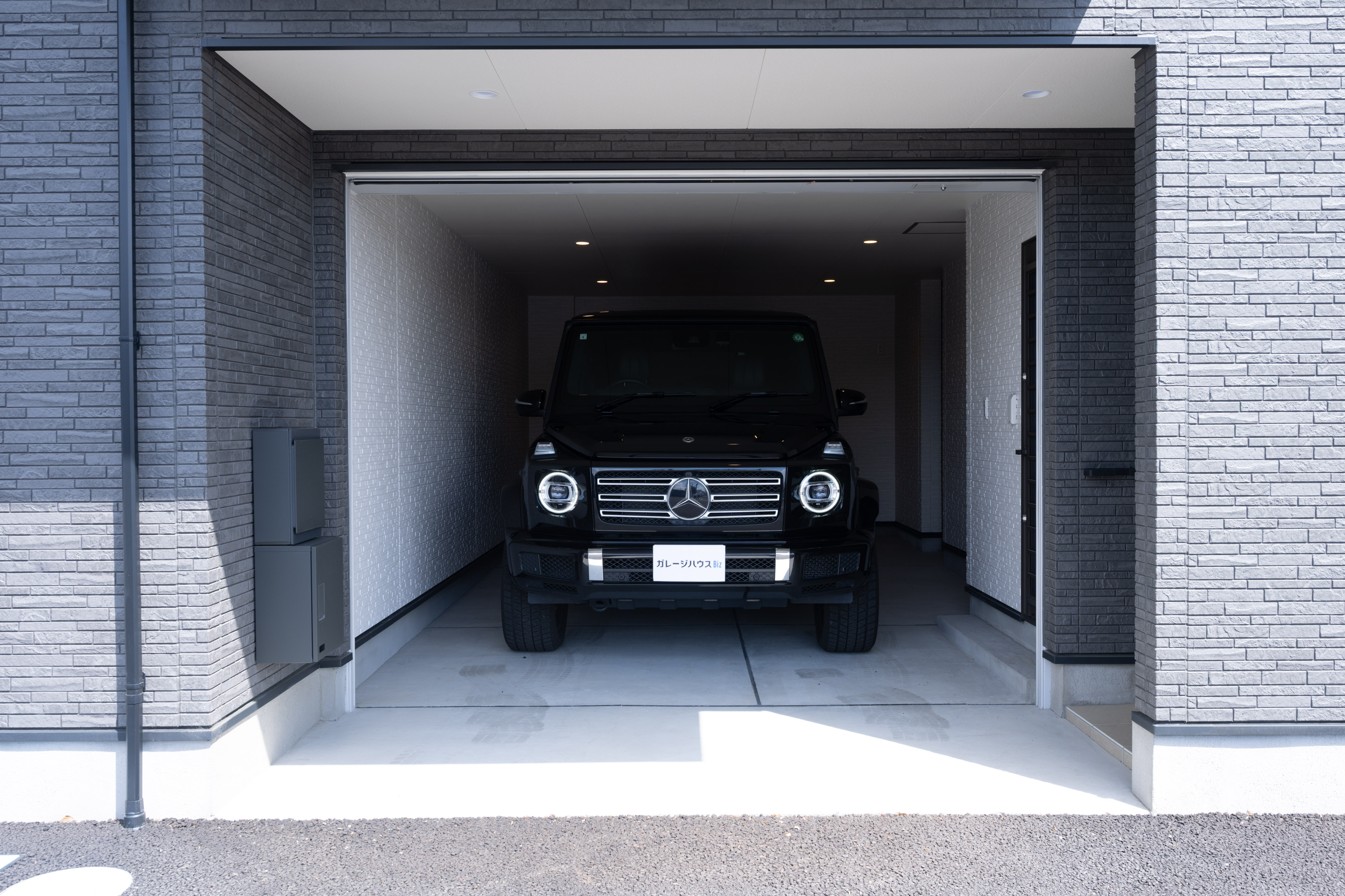 ガレージの横幅は約2.9m メルセデスベンツの「G-Class」の入庫状況