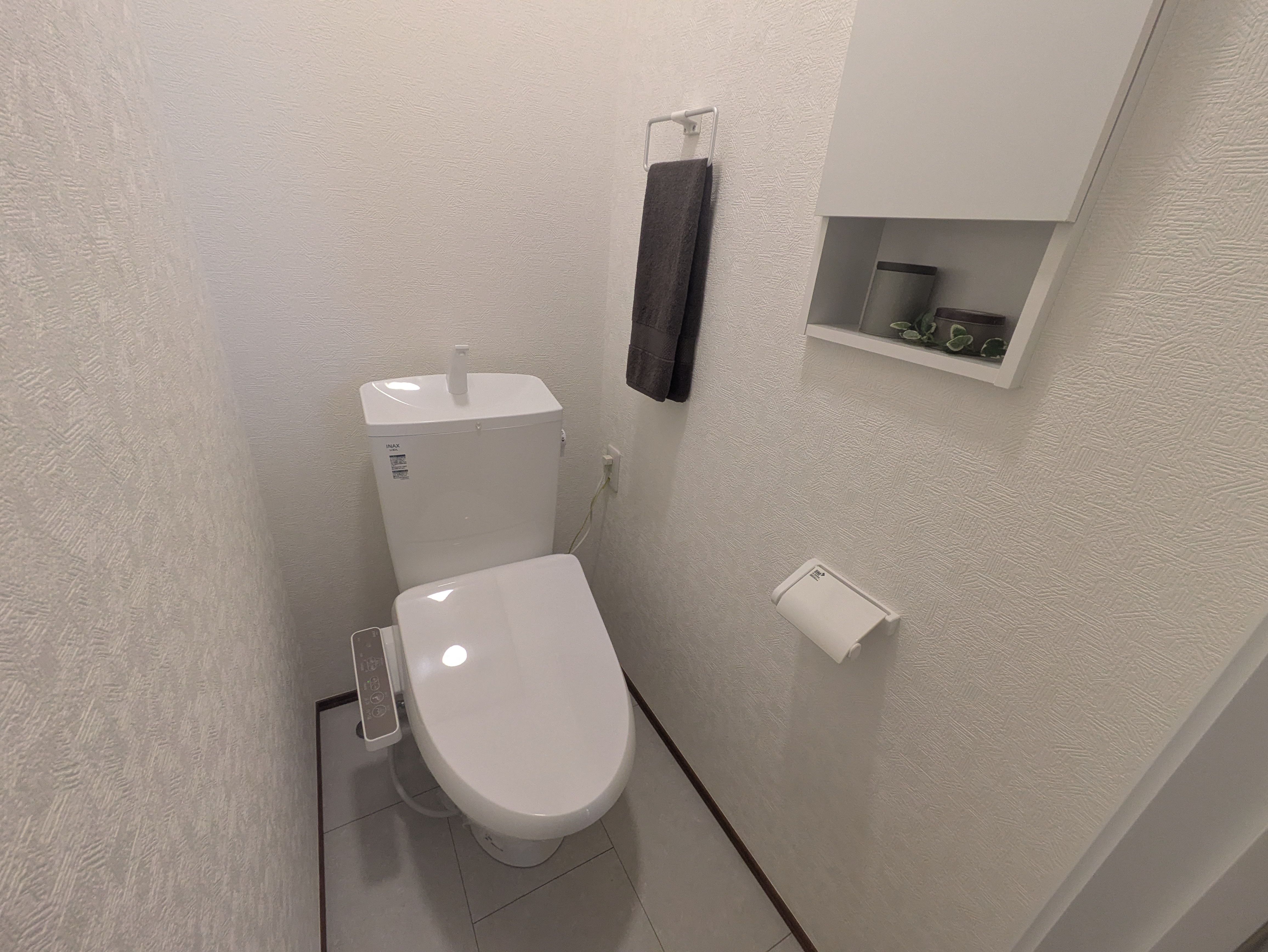 シャワートイレ付