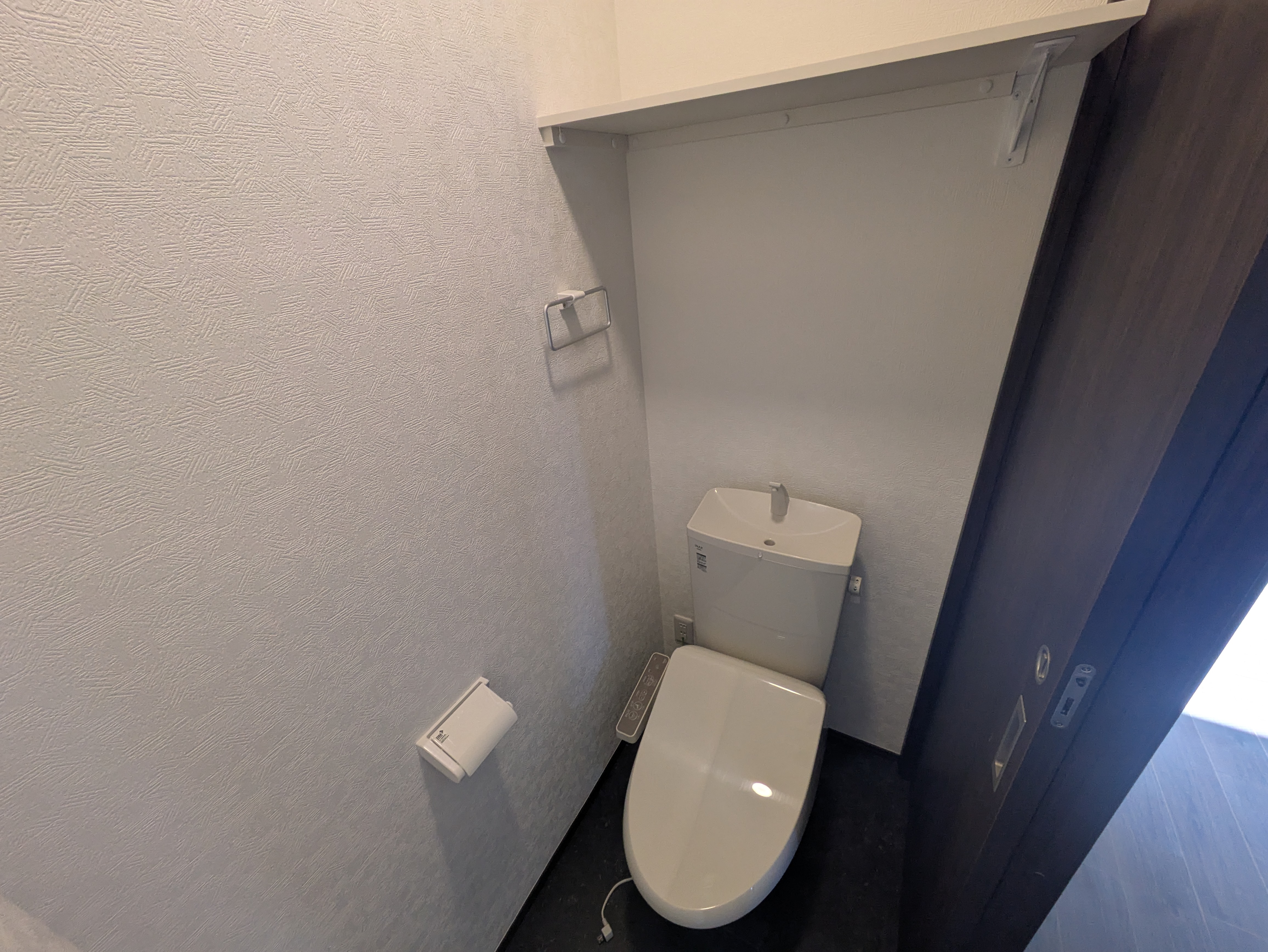 シャワートイレ付