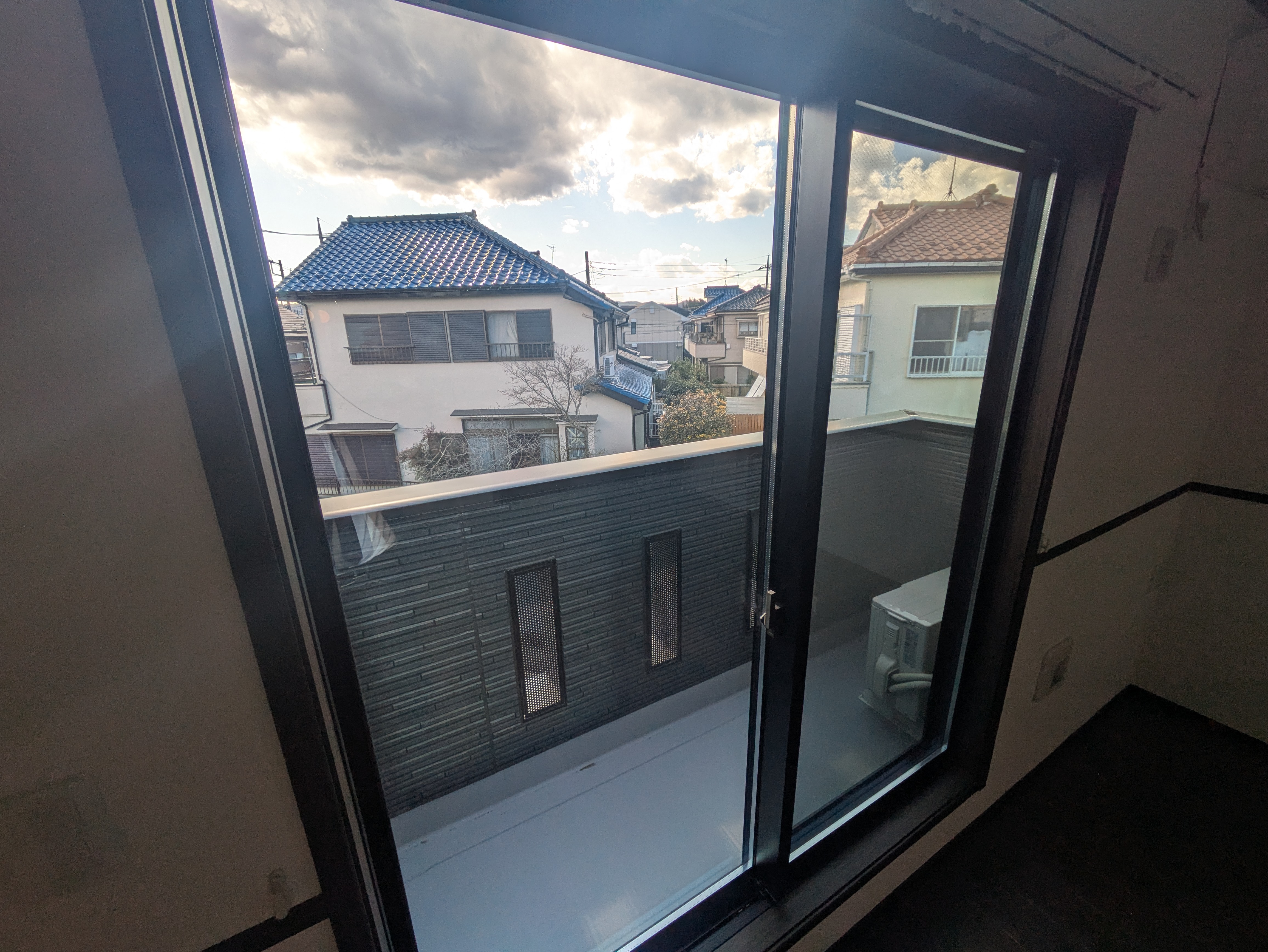 洗濯物を干すのにも十分な広さのバルコニー