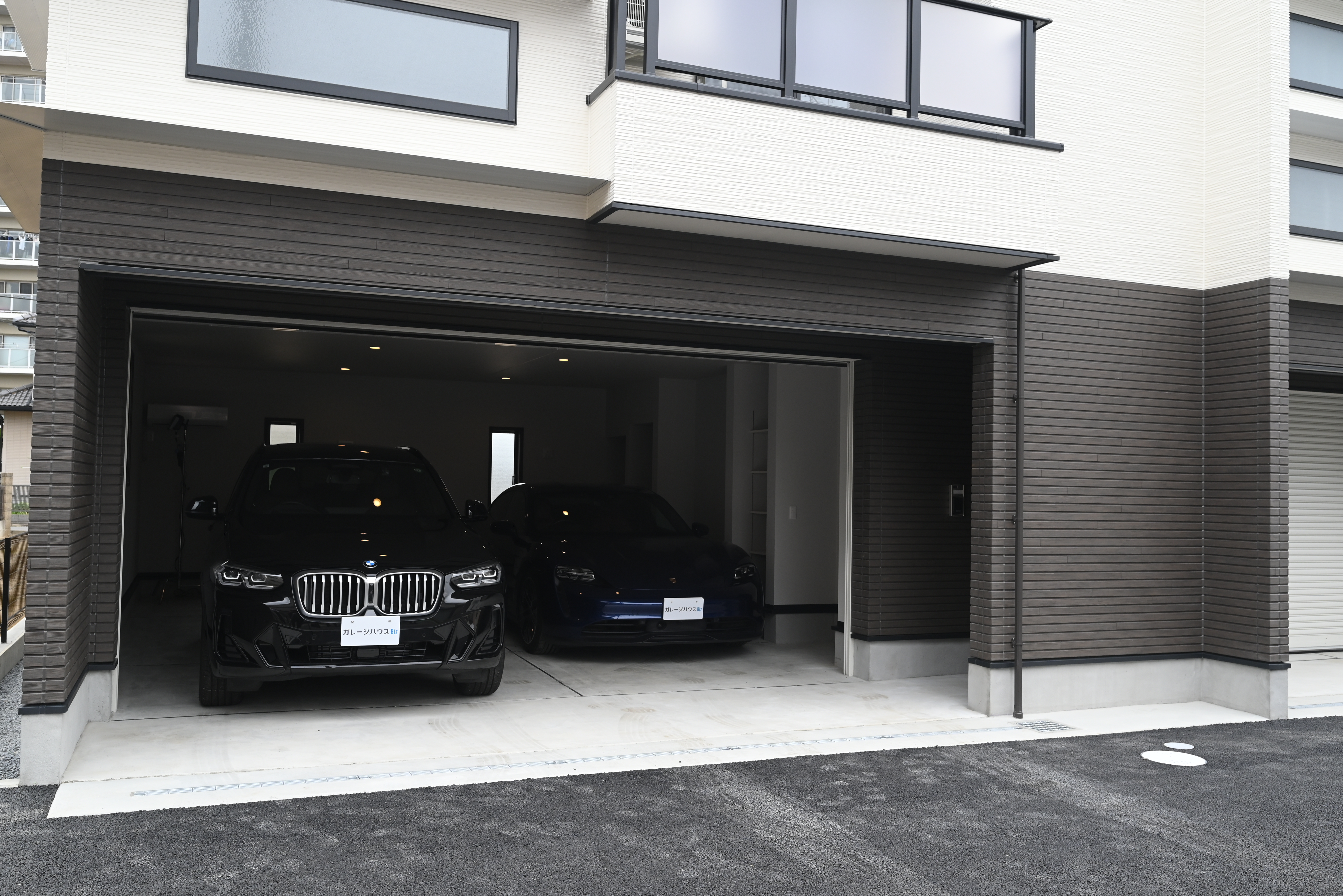 車に乗ったまま操作可能な電動シャッター