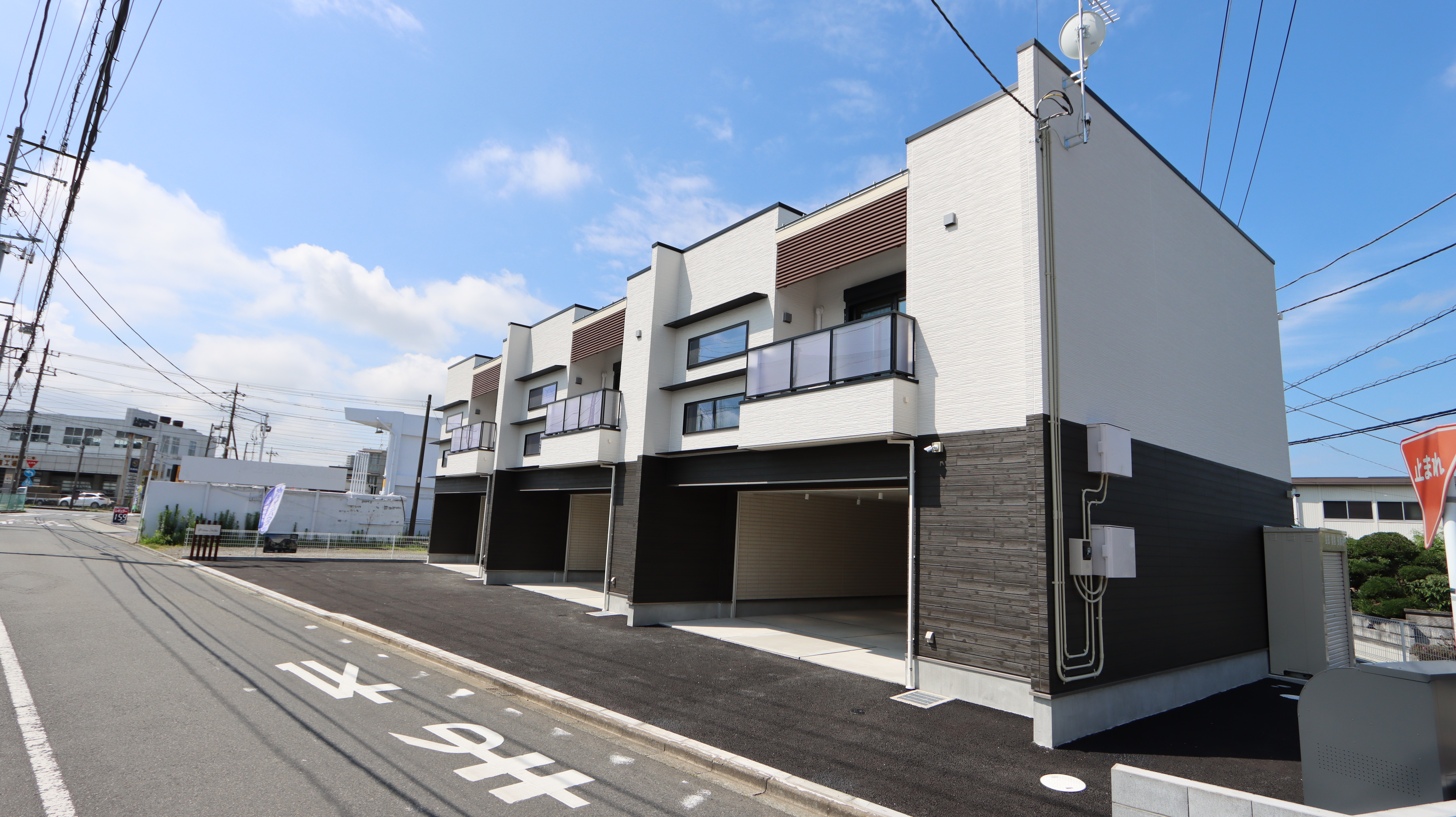 藤沢市のガレージ内に並列駐車可能なガレージハウス「プリマステラ」の外観③