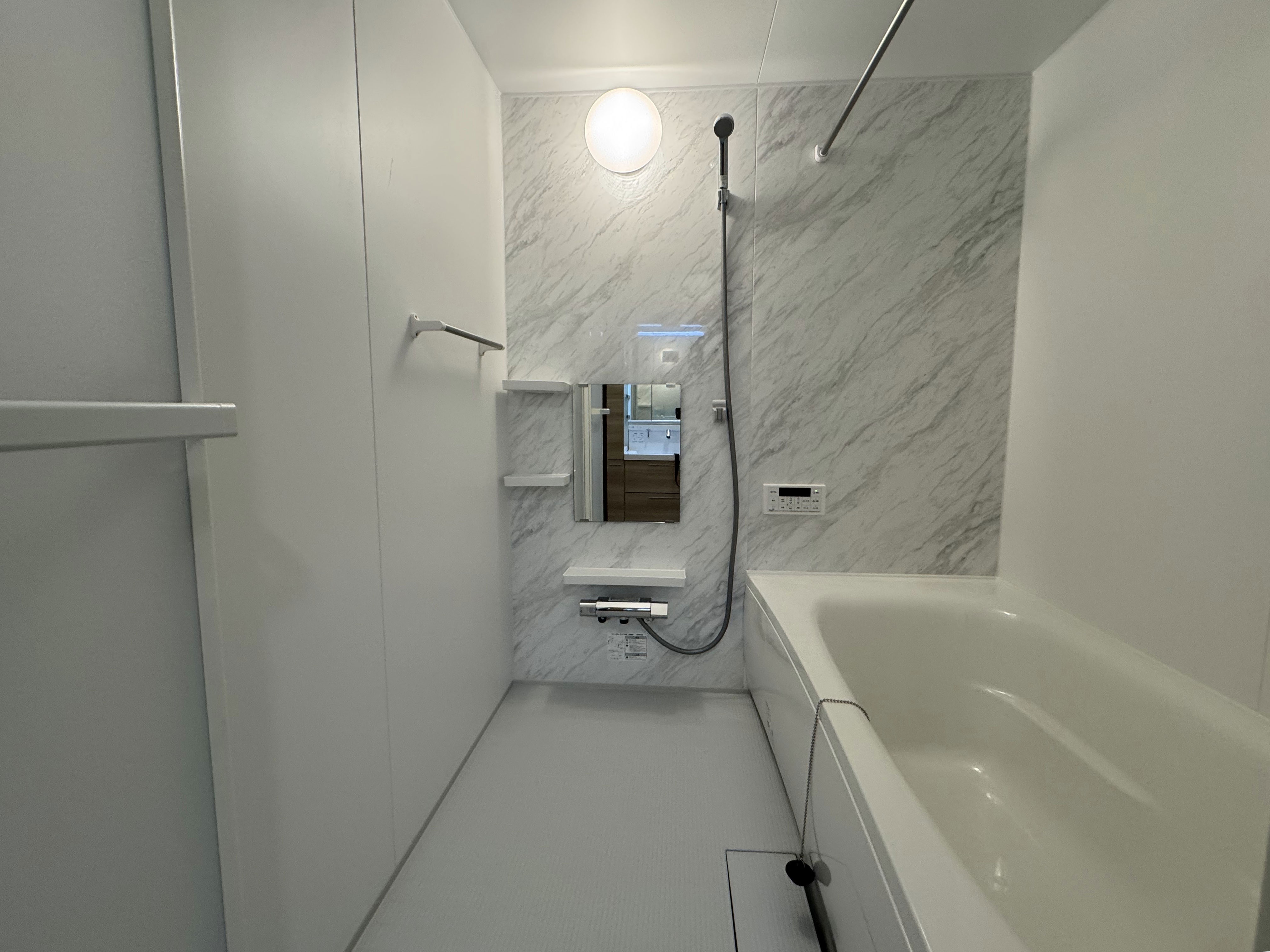 浴室換気乾燥機付きのユニットバス
