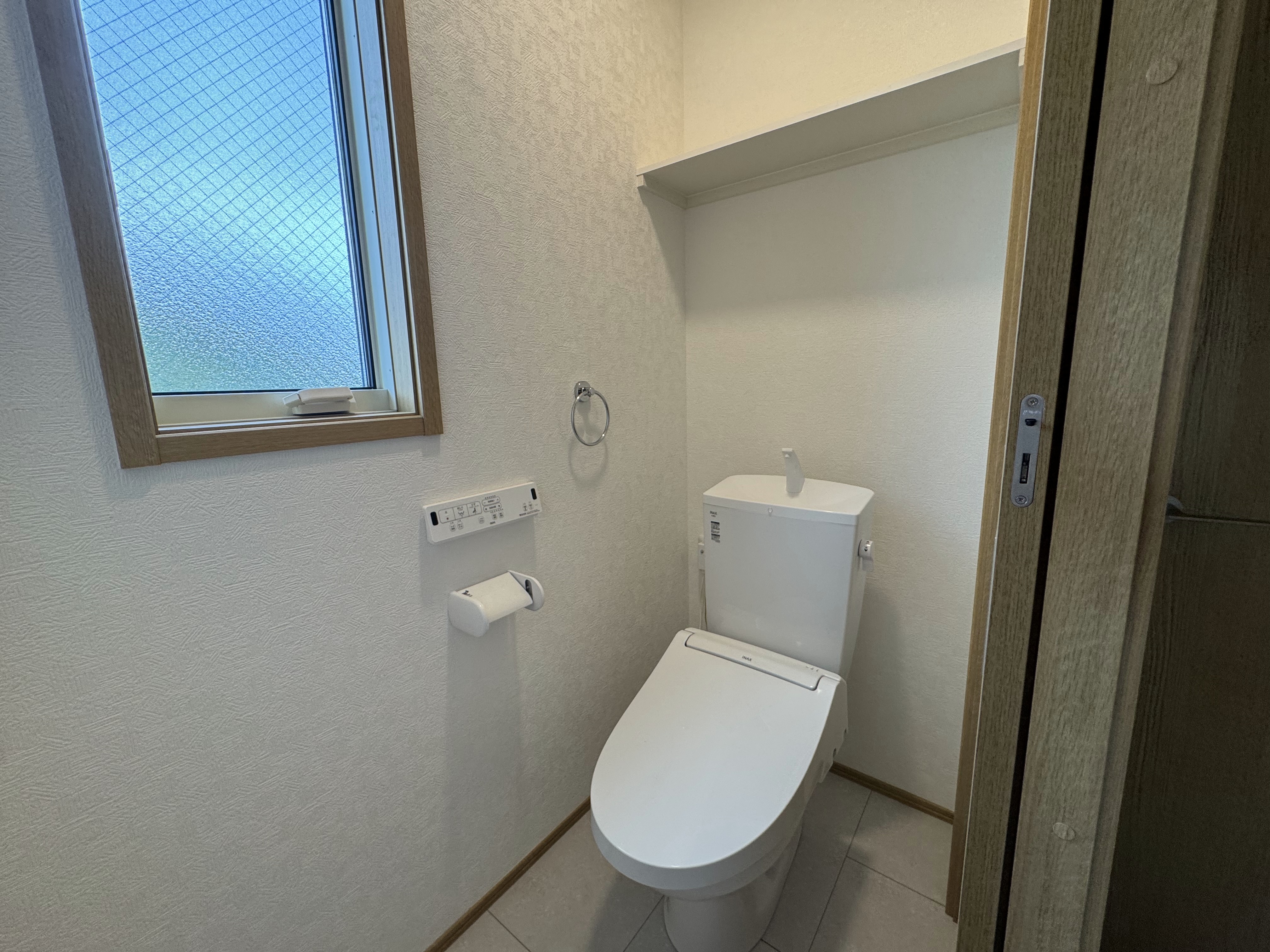 シャワートイレ付き
