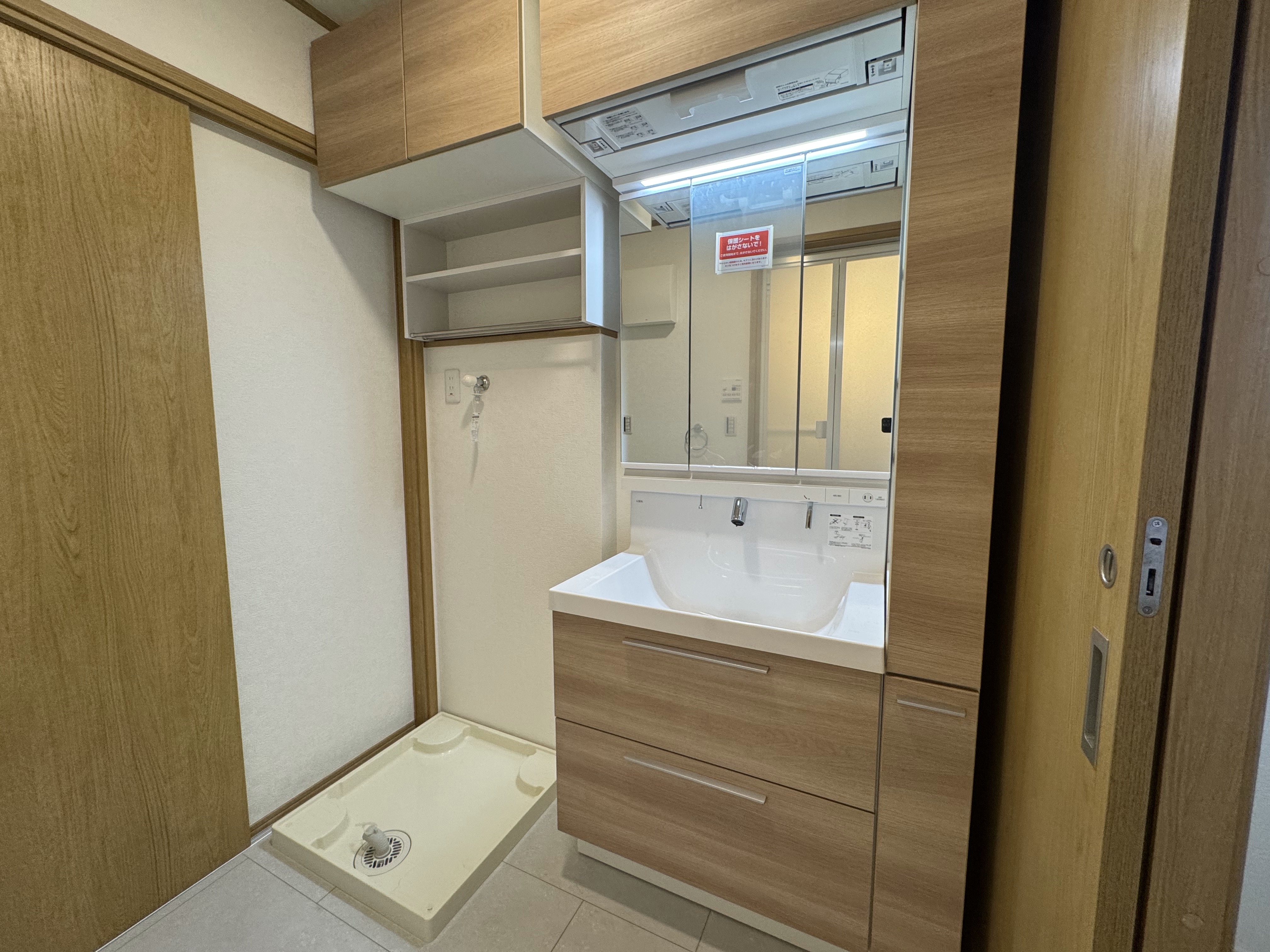 収納豊富な洗面スペース
