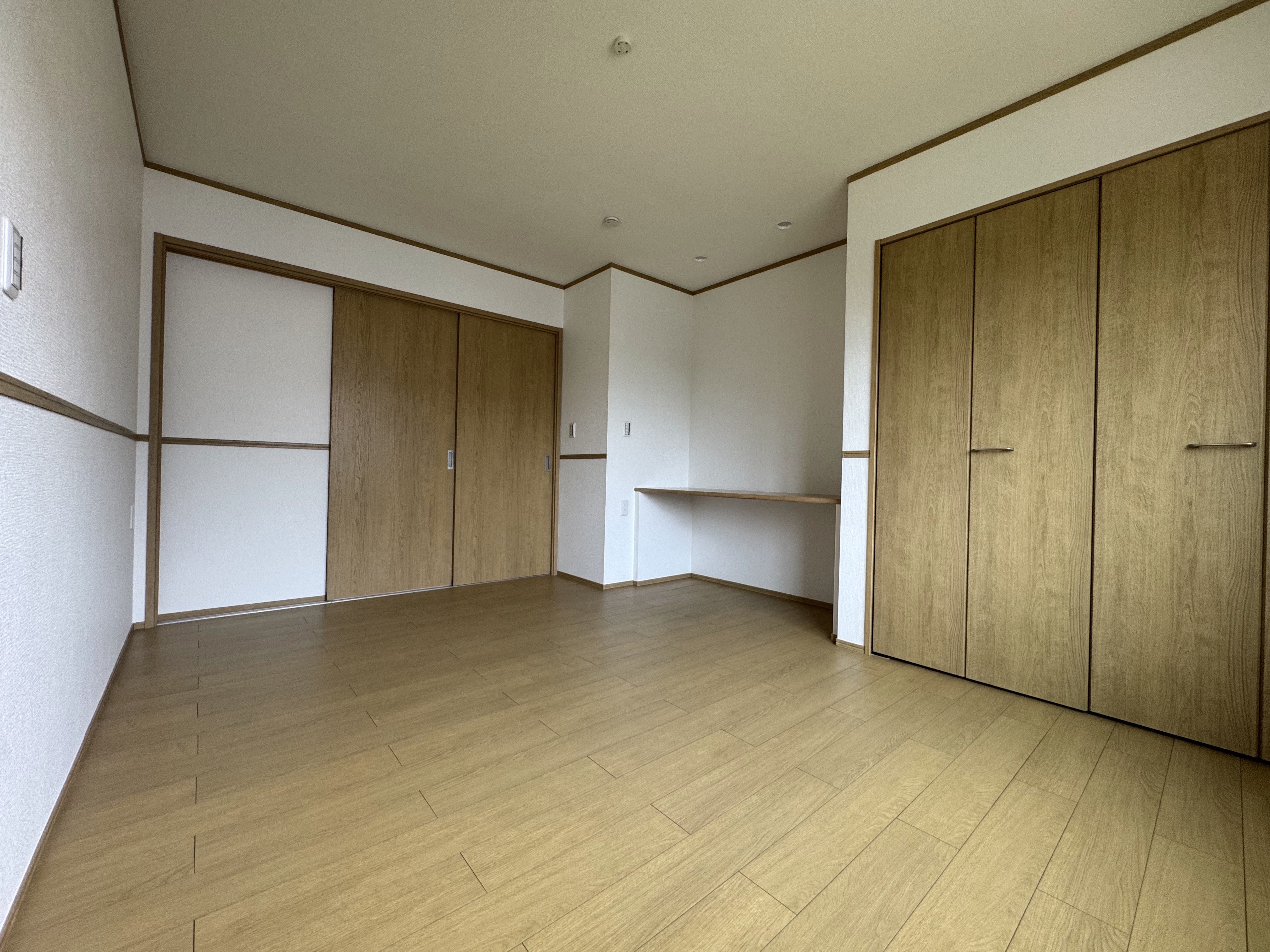 LDKと続き間としても活用できる寝室スペース
