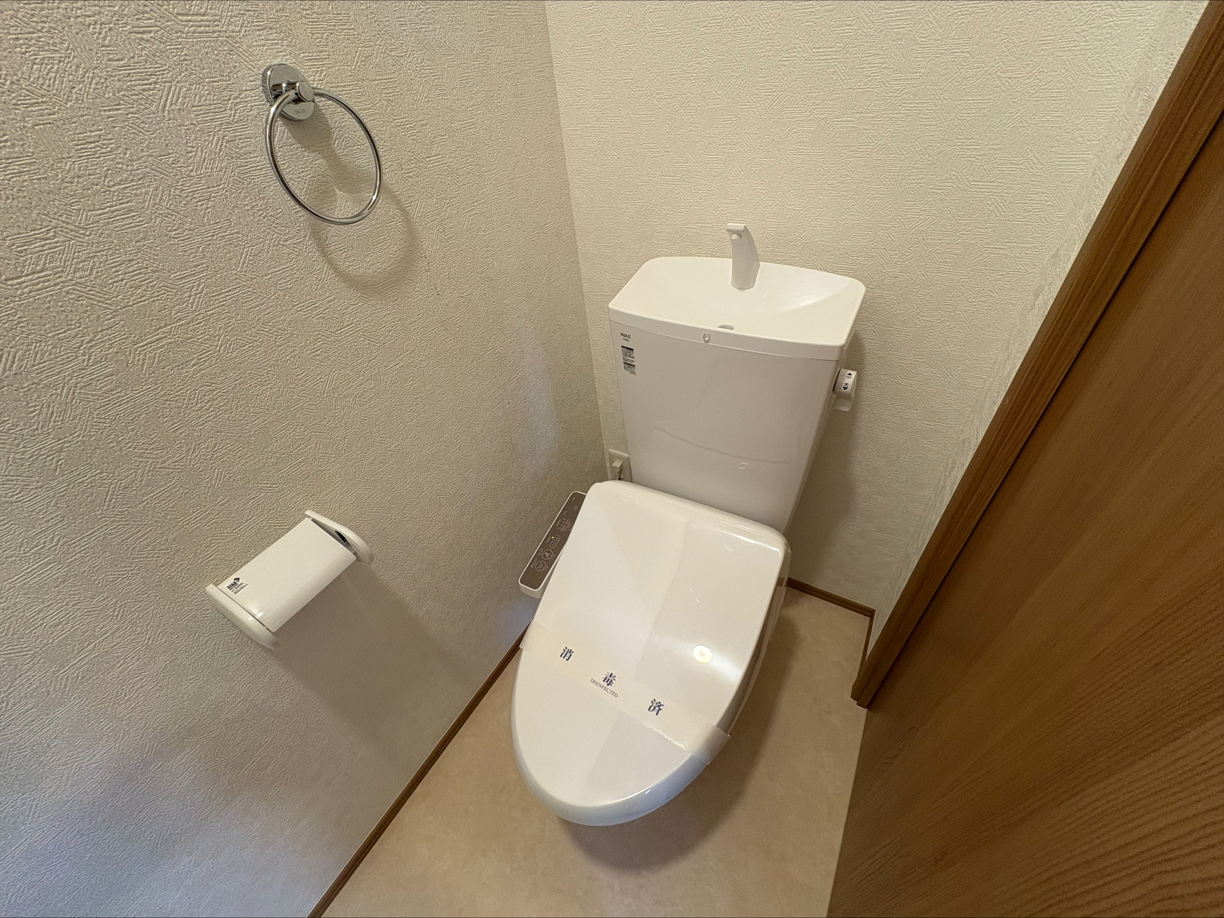 シャワートイレ付きのトイレ