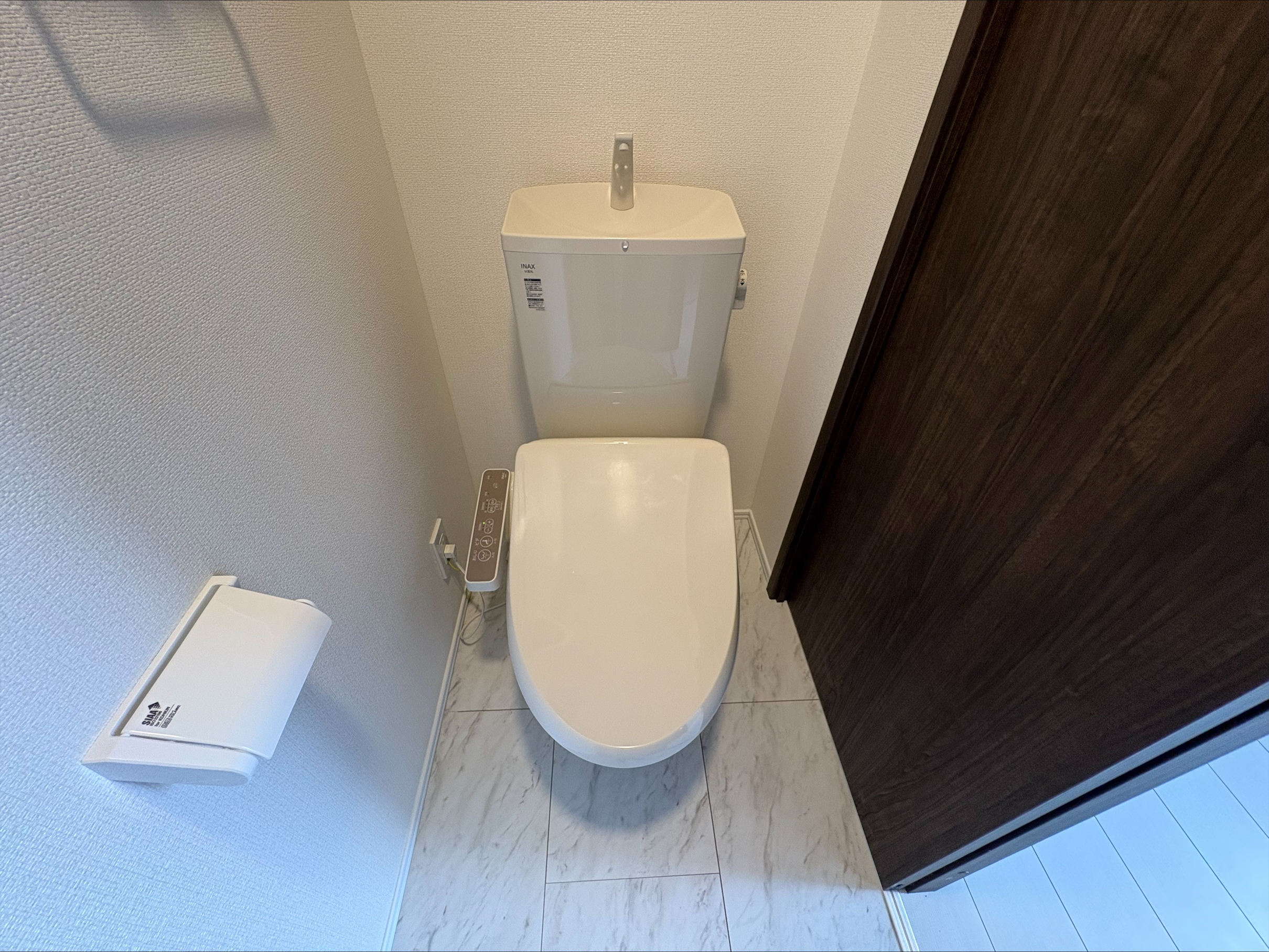 シャワートイレ付き