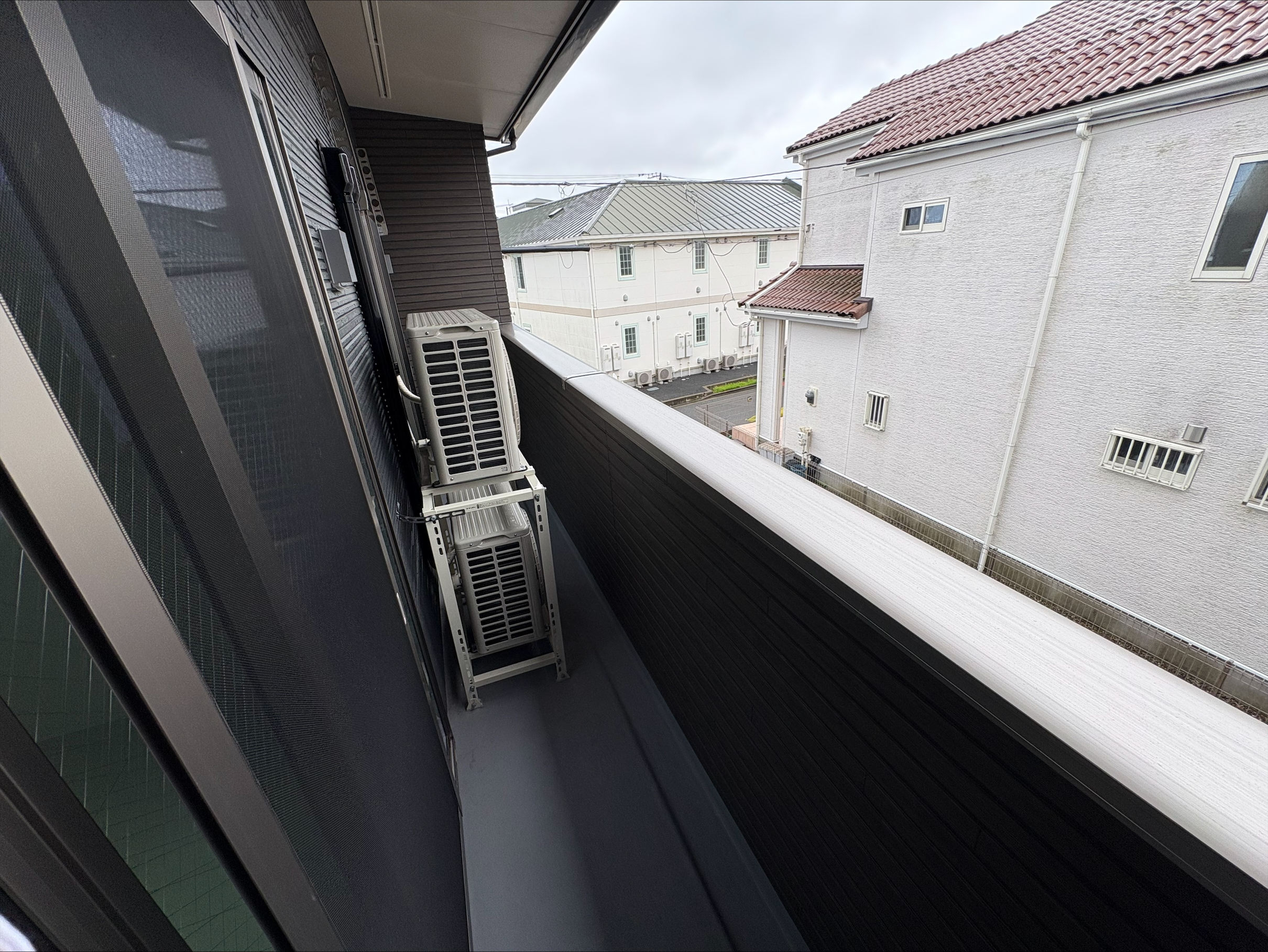 2部屋に面したワイドなバルコニー